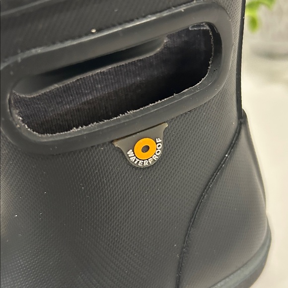BOGS Kids Black Rain Boots - Picture 10 of 17